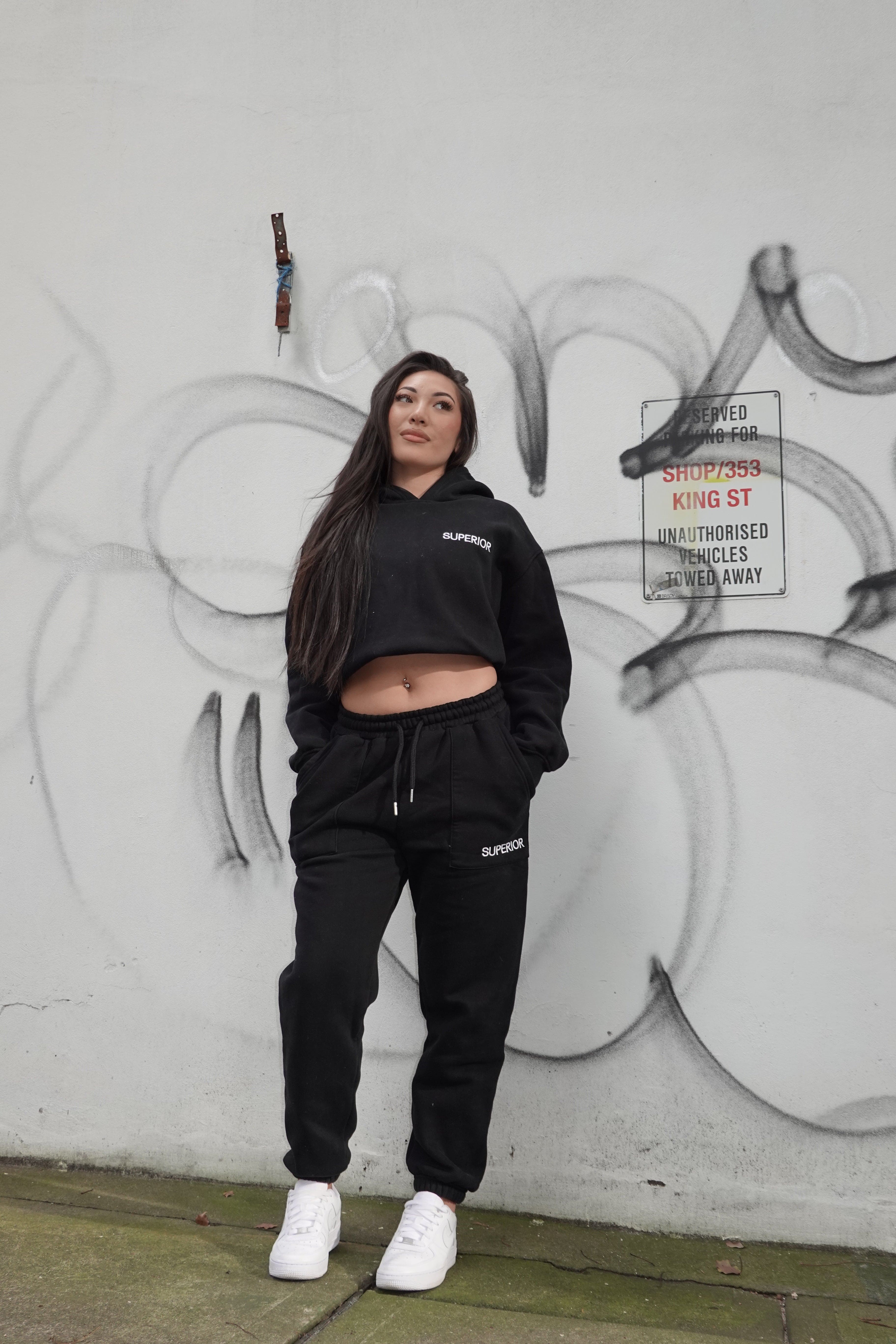 SUDADERA CON CAPUCHA SOMBRA